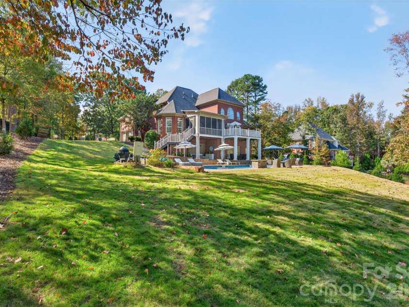 823 Inverness Circle, Spartanburg, SC 29306.  MLS# CAR4321073, YatesRealty ID 13966. 