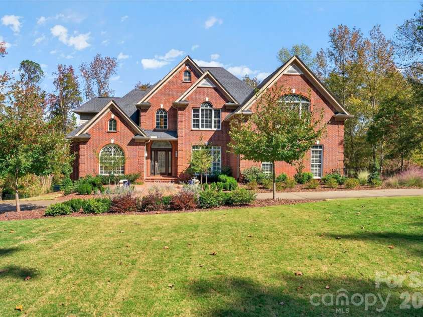823 Inverness Circle, Spartanburg, SC 29306.  MLS# CAR4321073, YatesRealty ID 13966. 