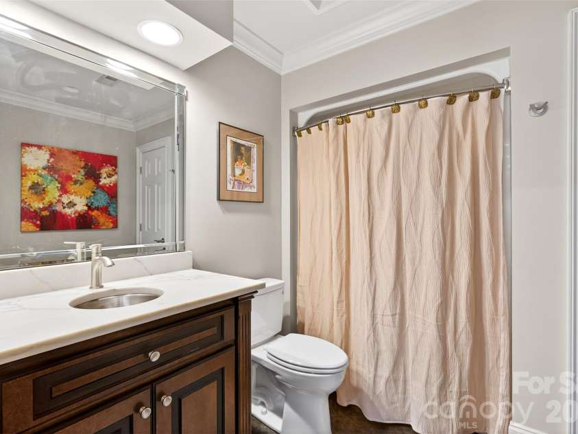 823 Inverness Circle, Spartanburg, SC 29306.  MLS# CAR4321073, YatesRealty ID 13966. Basement Full Bath