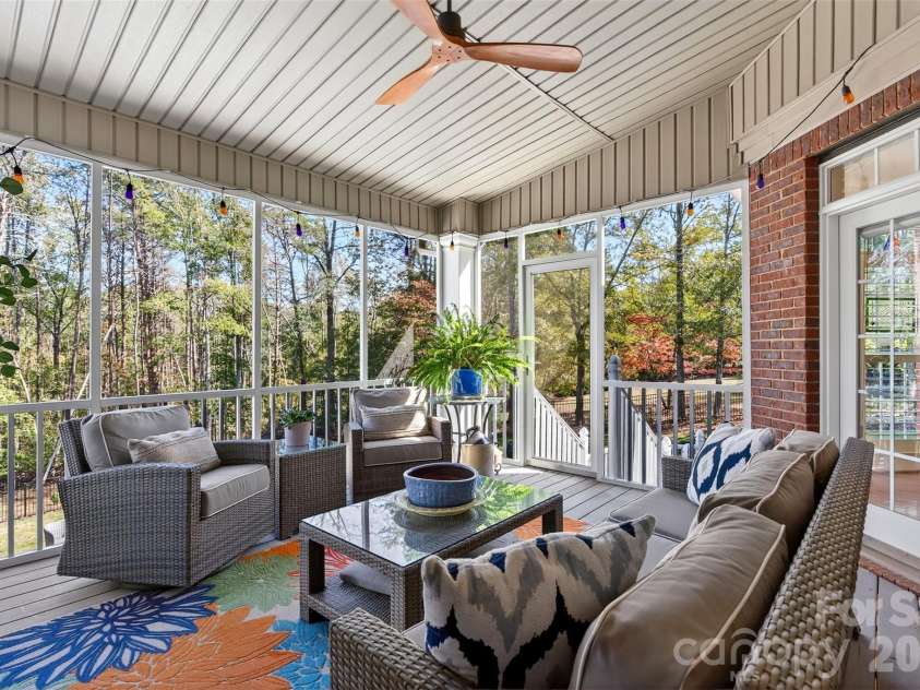 823 Inverness Circle, Spartanburg, SC 29306.  MLS# CAR4321073, YatesRealty ID 13966. Breakfast Area