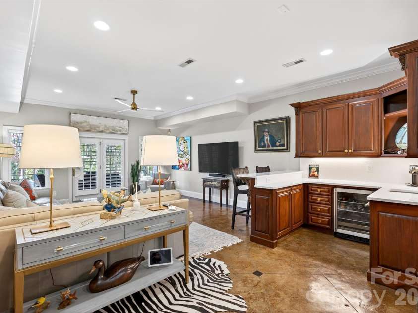 823 Inverness Circle, Spartanburg, SC 29306.  MLS# CAR4321073, YatesRealty ID 13966. Den / Basement