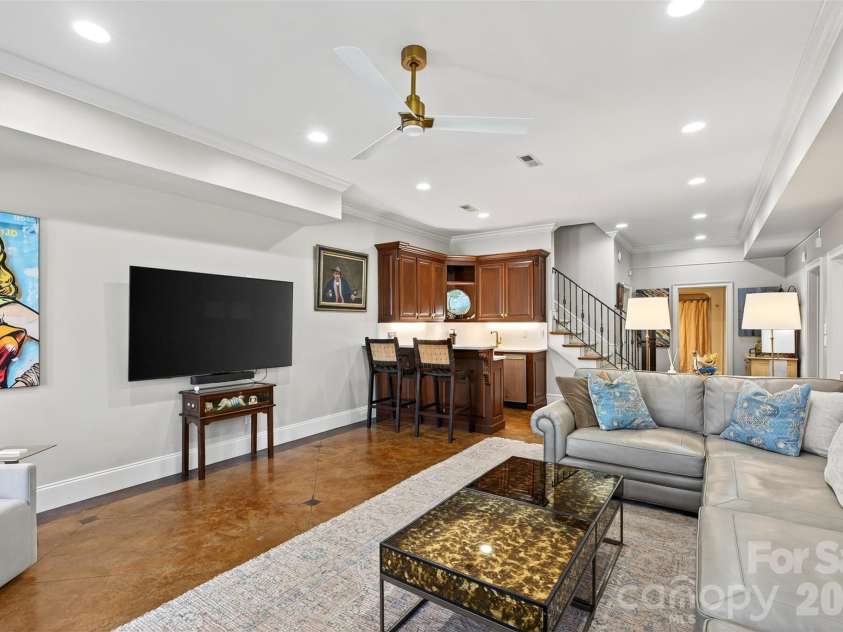 823 Inverness Circle, Spartanburg, SC 29306.  MLS# CAR4321073, YatesRealty ID 13966. Den Basement