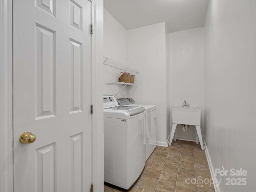 809 Circle Trace Road, Monroe, NC 28110.  MLS# CAR4228810, YatesRealty ID 13967. 