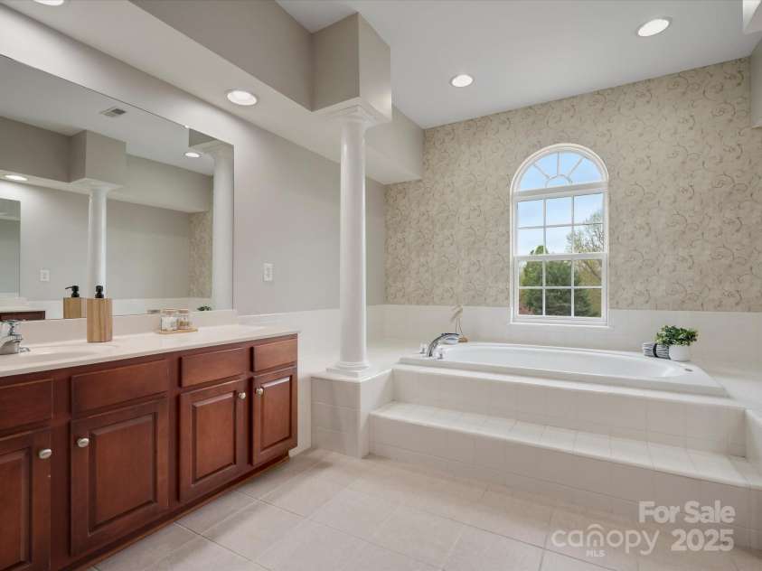 809 Circle Trace Road, Monroe, NC 28110.  MLS# CAR4228810, YatesRealty ID 13967. 