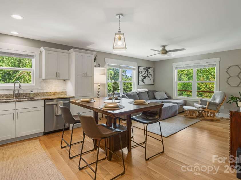14 3rd Street, Asheville, NC 28803.  MLS# CAR4297140, YatesRealty ID 1397. 