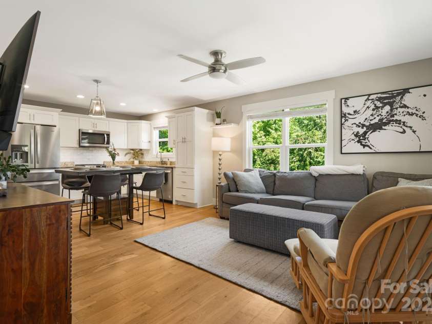 14 3rd Street, Asheville, NC 28803.  MLS# CAR4297140, YatesRealty ID 1397. Open concept living 