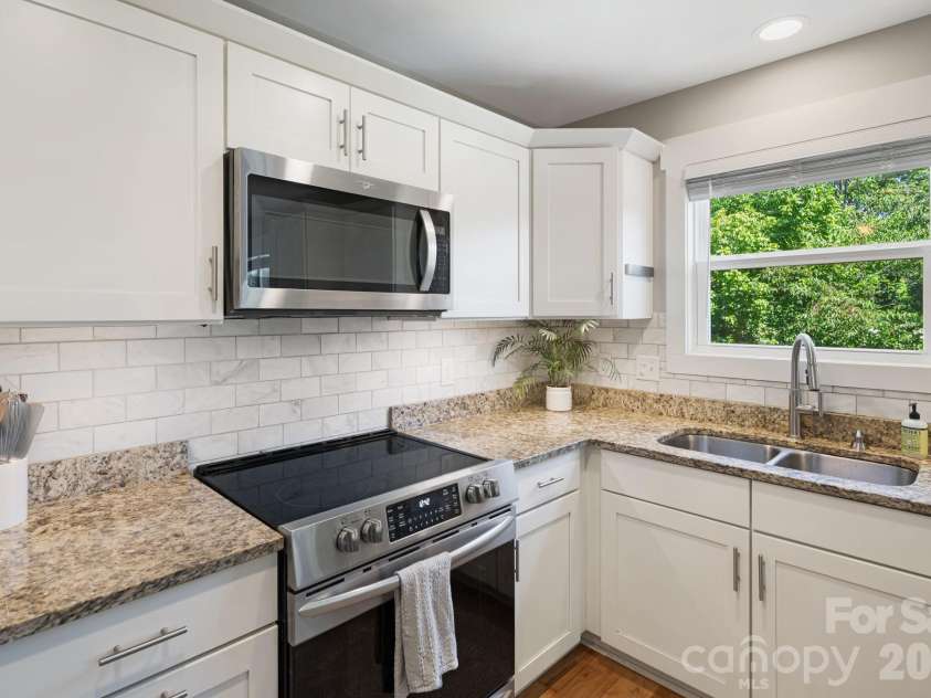 14 3rd Street, Asheville, NC 28803.  MLS# CAR4398696, YatesRealty ID 1397. 