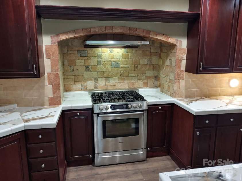 20 Frosted Lane, Burnsville, NC 28714.  MLS# CAR4226376, YatesRealty ID 1397. 