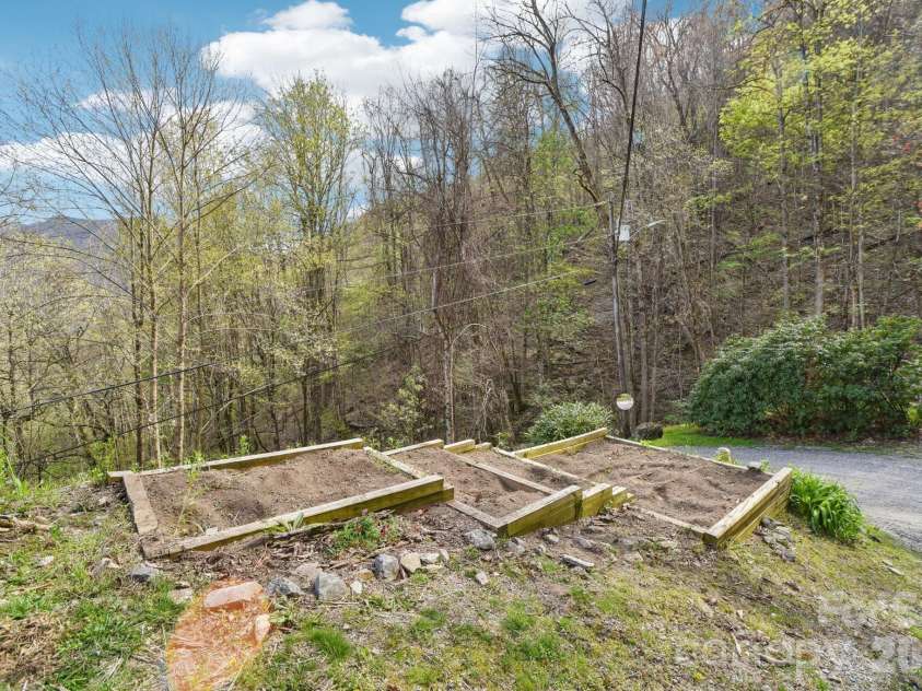 1426 Setzer Cove Road, Maggie Valley, NC 28751.  MLS# CAR4249259, YatesRealty ID 13972. Garden beds as you enter the driveway