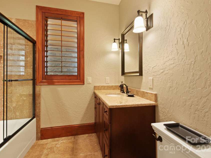 693 Thunderhill Trail, Blowing Rock, NC 28605.  MLS# CAR4253716, YatesRealty ID 13972. Lower-level full bath