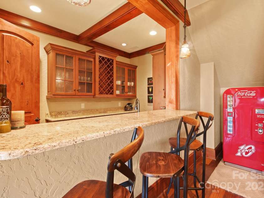 693 Thunderhill Trail, Blowing Rock, NC 28605.  MLS# CAR4253716, YatesRealty ID 13972. Lower-level wet bar