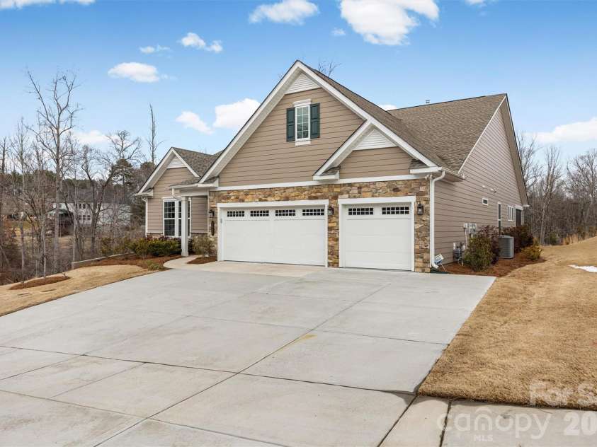 1043 Wylie Falls Lane, York, SC 29745.  MLS# CAR4338694, YatesRealty ID 13974. 