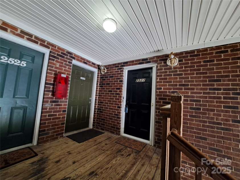 2527 Carya Pond Lane, Charlotte, NC 28212.  MLS# CAR4246596, YatesRealty ID 13974. 
