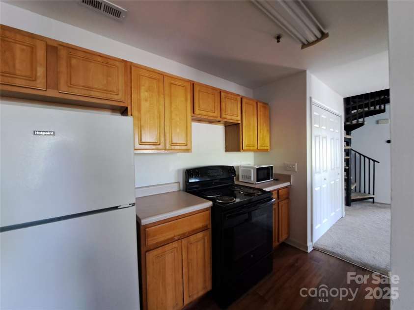 2527 Carya Pond Lane, Charlotte, NC 28212.  MLS# CAR4246596, YatesRealty ID 13974. 