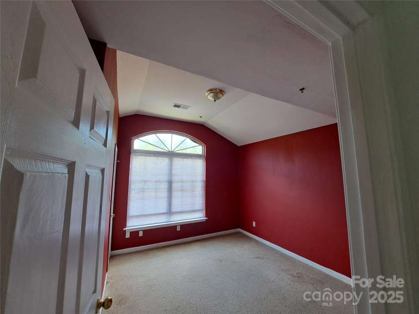 2527 Carya Pond Lane, Charlotte, NC 28212.  MLS# CAR4246596, YatesRealty ID 13974. 