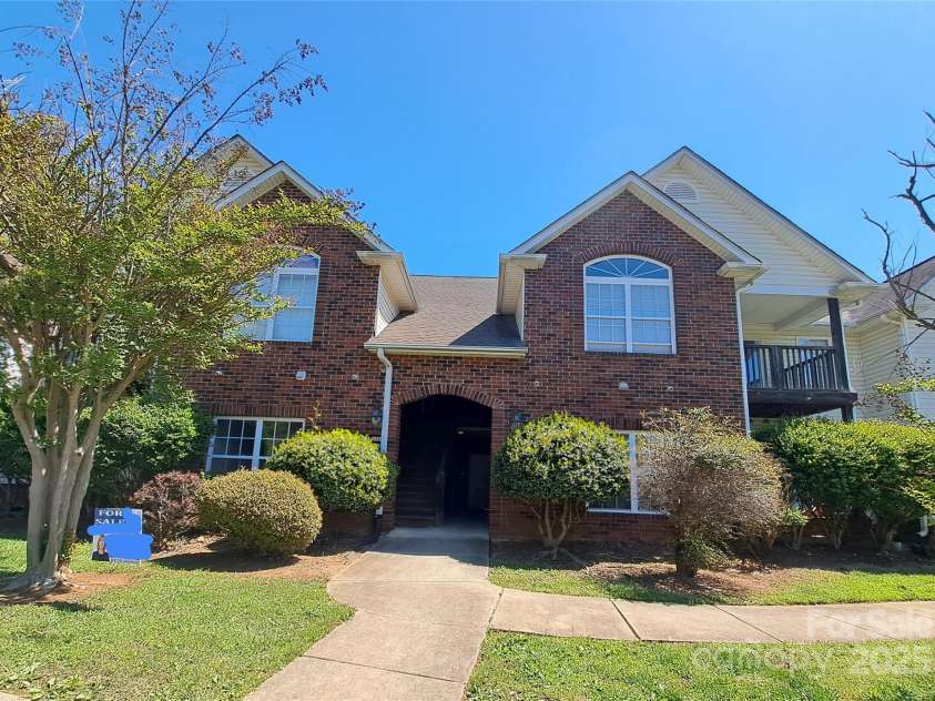 2527 Carya Pond Lane, Charlotte, NC 28212.  MLS# CAR4246596, YatesRealty ID 13974. 