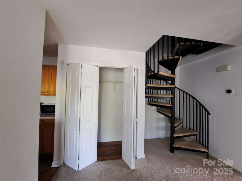 2527 Carya Pond Lane, Charlotte, NC 28212.  MLS# CAR4246596, YatesRealty ID 13974. Laundry hook up
