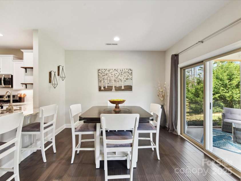 16404 Mckee Ridge Drive, Charlotte, NC 28278.  MLS# CAR4224178, YatesRealty ID 13977. Breakfast Area