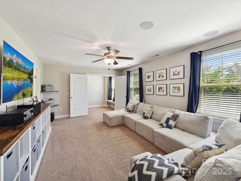 16404 Mckee Ridge Drive, Charlotte, NC 28278.  MLS# CAR4224178, YatesRealty ID 13977. Custom Built-Ins
