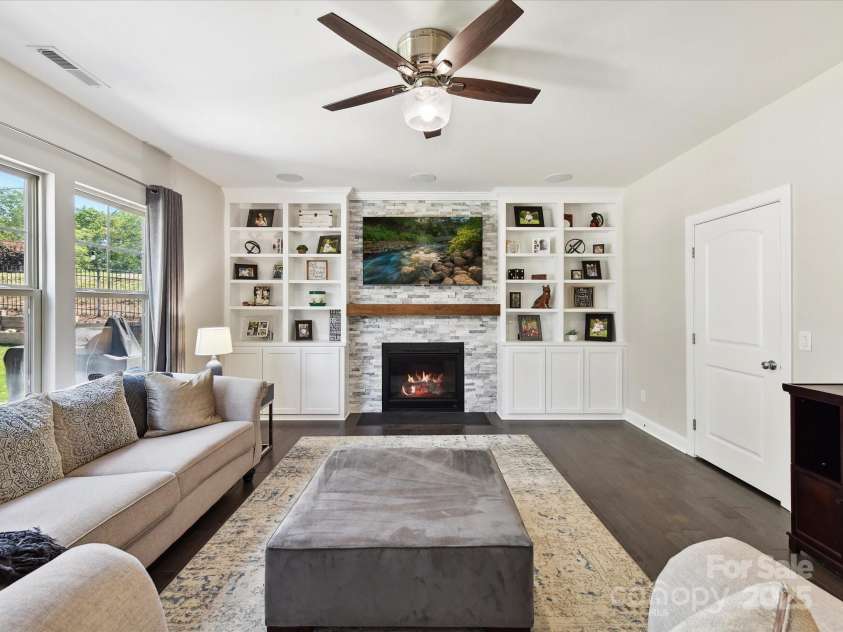 16404 Mckee Ridge Drive, Charlotte, NC 28278.  MLS# CAR4224178, YatesRealty ID 13977. Custom Built-Ins & Stone Fireplace/Mantle
