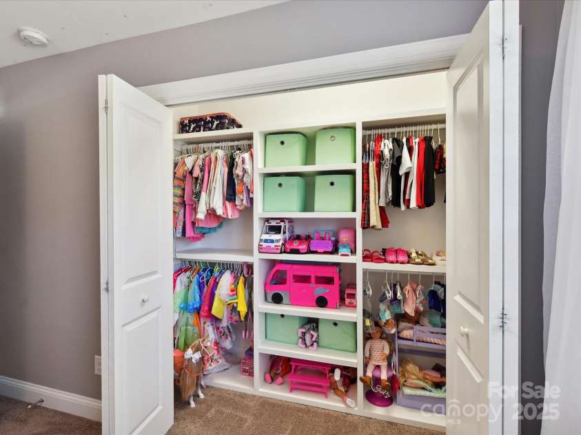 16404 Mckee Ridge Drive, Charlotte, NC 28278.  MLS# CAR4224178, YatesRealty ID 13977. Custom Closet