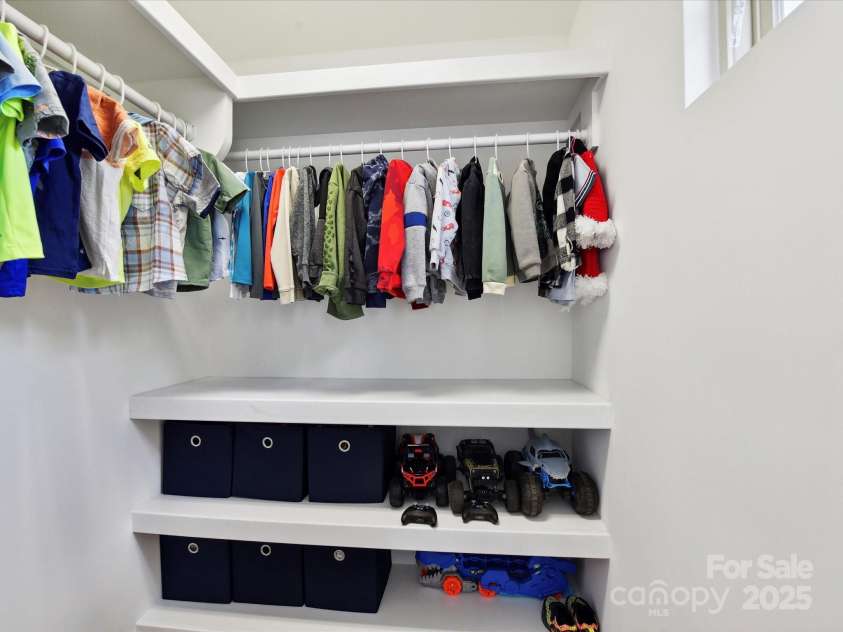 16404 Mckee Ridge Drive, Charlotte, NC 28278.  MLS# CAR4224178, YatesRealty ID 13977. Custom Closet