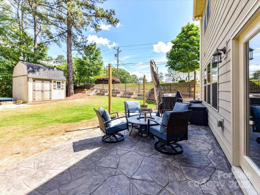16404 Mckee Ridge Drive, Charlotte, NC 28278.  MLS# CAR4224178, YatesRealty ID 13977. Extended Patio Stone