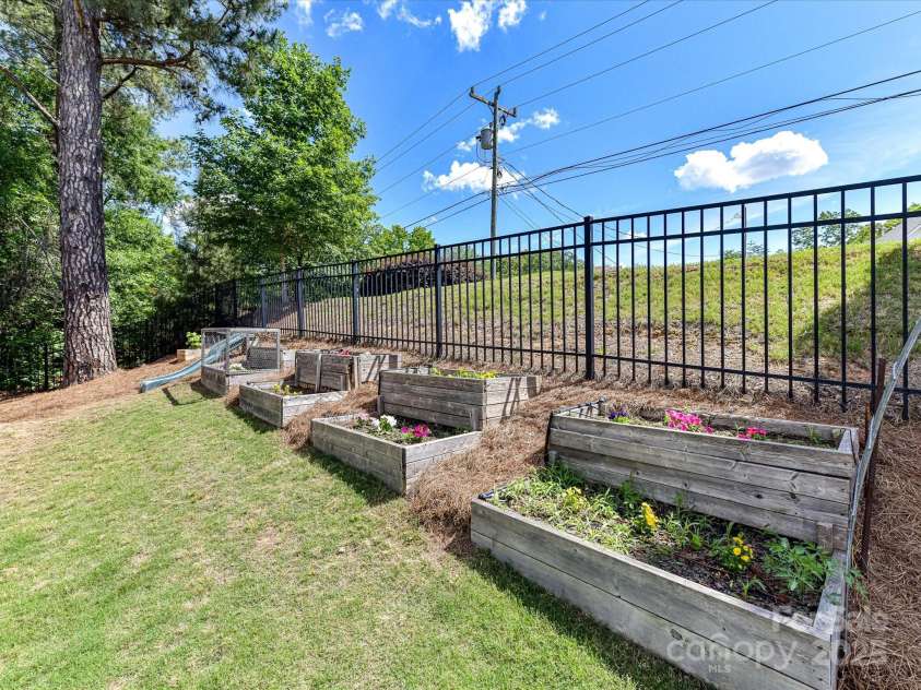 16404 Mckee Ridge Drive, Charlotte, NC 28278.  MLS# CAR4224178, YatesRealty ID 13977. Garden Boxes to Convey