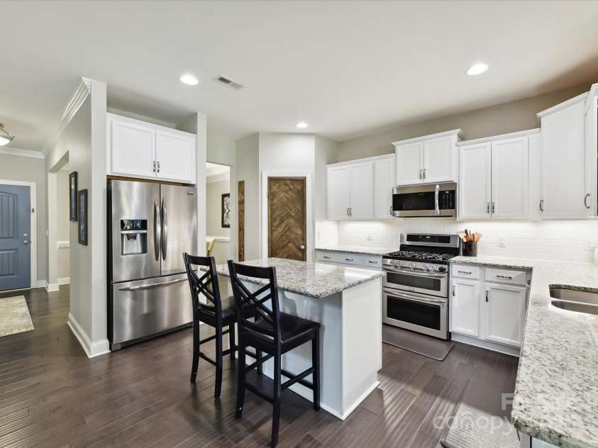 16404 Mckee Ridge Drive, Charlotte, NC 28278.  MLS# CAR4224178, YatesRealty ID 13977. Kitchen