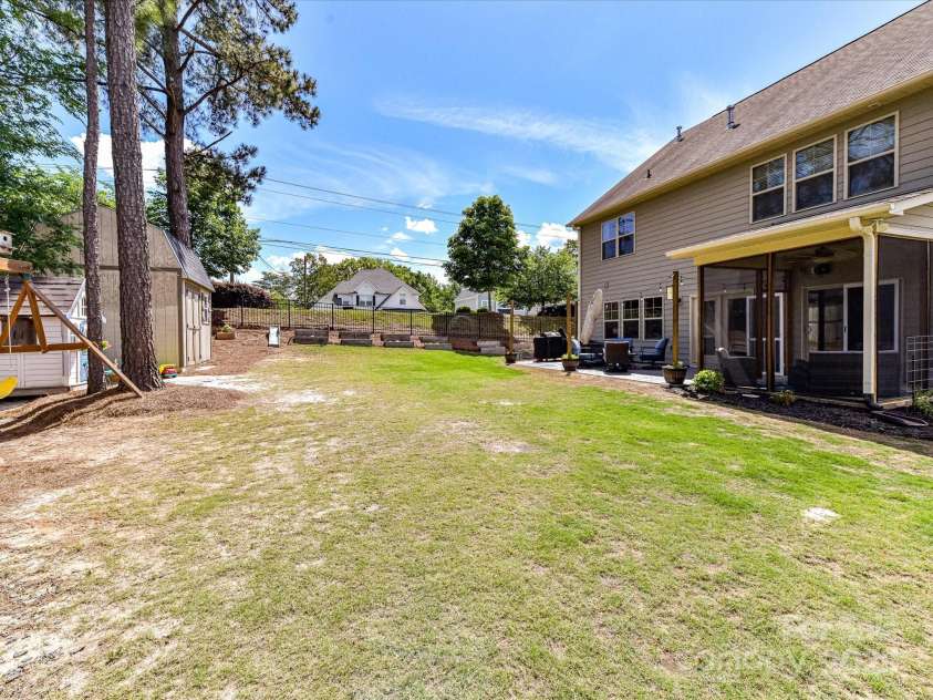 16404 Mckee Ridge Drive, Charlotte, NC 28278.  MLS# CAR4224178, YatesRealty ID 13977. Large Backyard