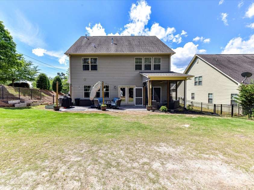 16404 Mckee Ridge Drive, Charlotte, NC 28278.  MLS# CAR4224178, YatesRealty ID 13977. Large Backyard