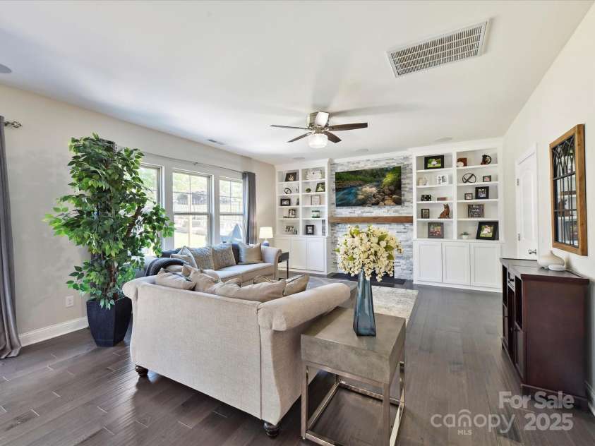 16404 Mckee Ridge Drive, Charlotte, NC 28278.  MLS# CAR4224178, YatesRealty ID 13977. Living Room