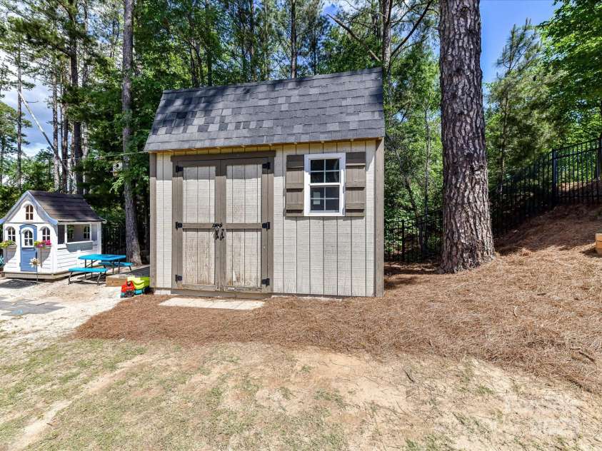 16404 Mckee Ridge Drive, Charlotte, NC 28278.  MLS# CAR4224178, YatesRealty ID 13977. Outdoor Building to Convey