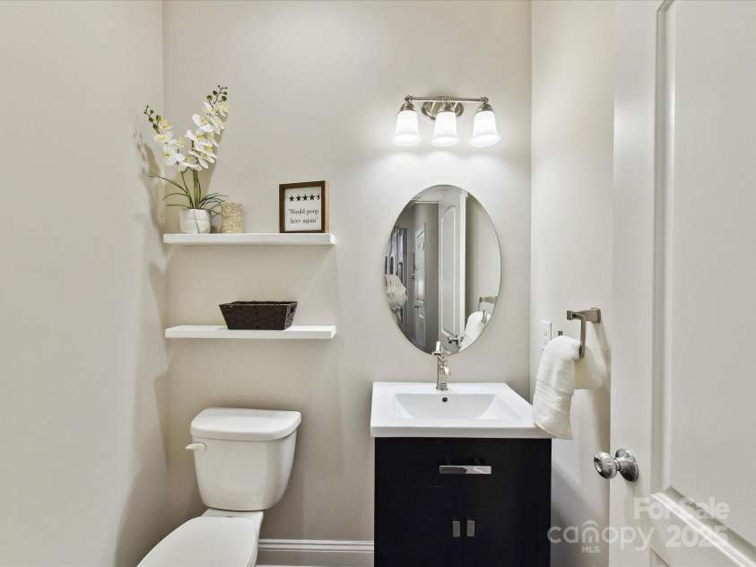 16404 Mckee Ridge Drive, Charlotte, NC 28278.  MLS# CAR4224178, YatesRealty ID 13977. Powder Room