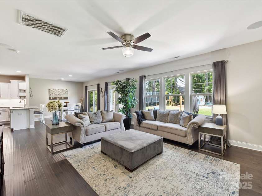16404 Mckee Ridge Drive, Charlotte, NC 28278.  MLS# CAR4224178, YatesRealty ID 13977. Tons of Natural Light