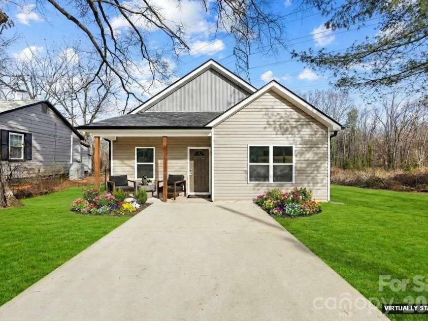 914 Wilmington Avenue, Statesville, NC 28677.  MLS# CAR4334197, YatesRealty ID 13977. Virtually staged