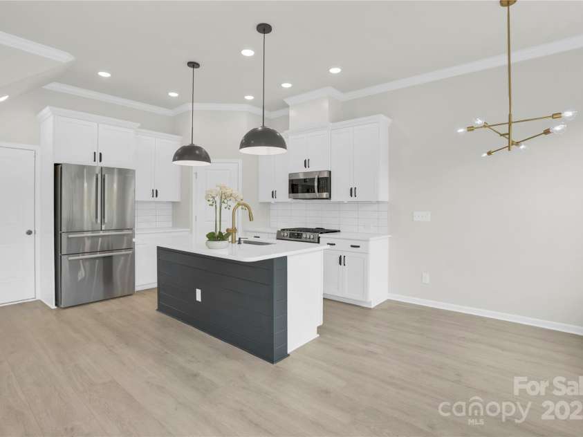 5946 Ardrey Kell Road, Charlotte, NC 28277.  MLS# CAR4258861, YatesRealty ID 13980. 