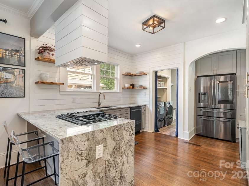 624 Oakland Avenue, Charlotte, NC 28204.  MLS# CAR4253289, YatesRealty ID 13981. 