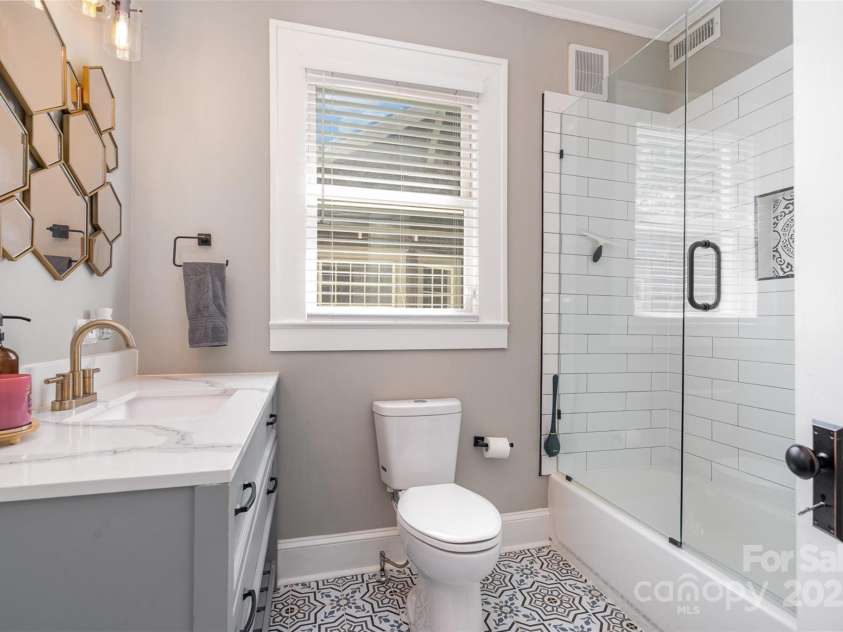 624 Oakland Avenue, Charlotte, NC 28204.  MLS# CAR4253289, YatesRealty ID 13981. 