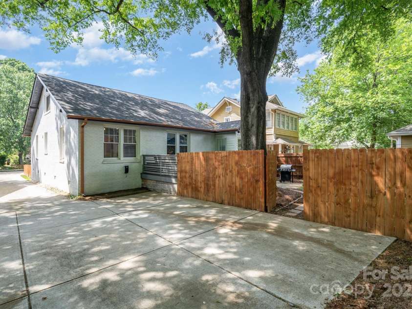 624 Oakland Avenue, Charlotte, NC 28204.  MLS# CAR4253289, YatesRealty ID 13981. 