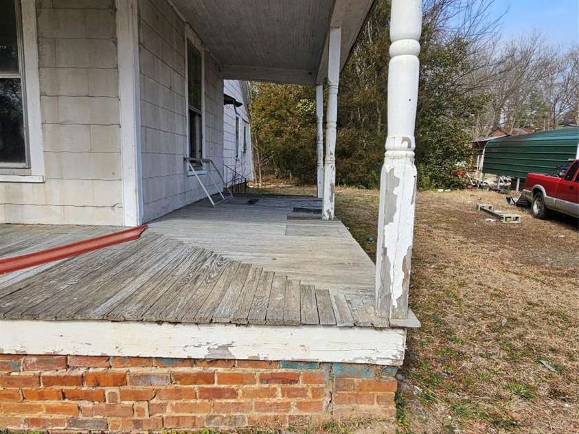 105 Second Avenue, Mount Gilead, NC 27306.  MLS# CAR4253693, YatesRealty ID 13982. 