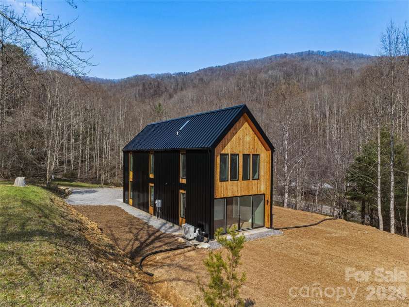 710 Kendal Drive, Leicester, NC 28748.  MLS# CAR4362024, YatesRealty ID 13982. 