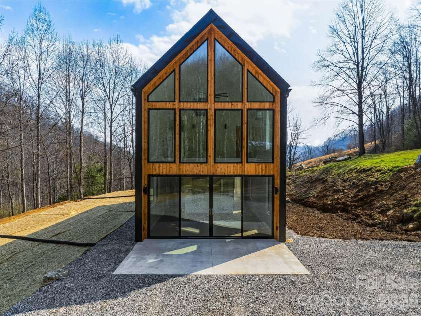 710 Kendal Drive, Leicester, NC 28748.  MLS# CAR4362024, YatesRealty ID 13982. 