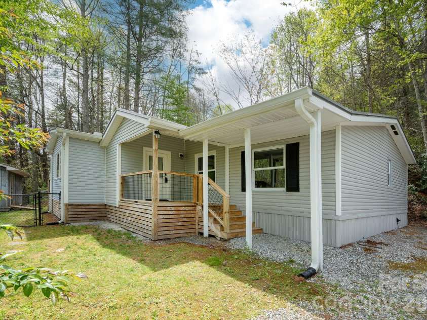 37 Camden Way, Rosman, NC 28772.  MLS# CAR4366138, YatesRealty ID 13983. 37 Camden Way
