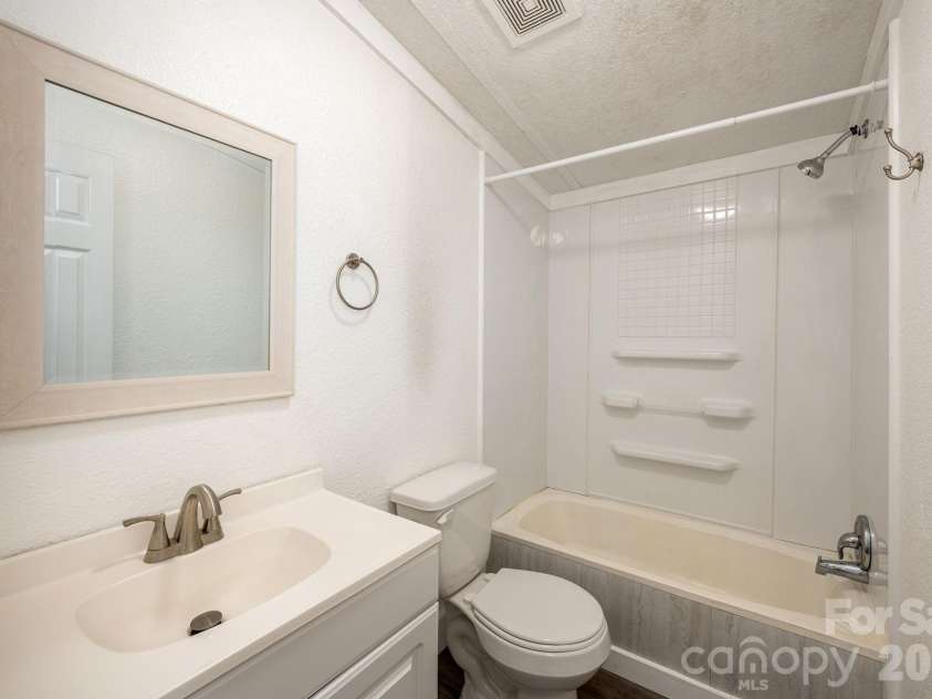 37 Camden Way, Rosman, NC 28772.  MLS# CAR4366138, YatesRealty ID 13983. Guest Bathroom