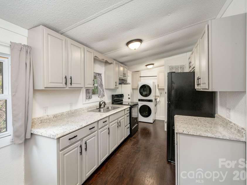 37 Camden Way, Rosman, NC 28772.  MLS# CAR4366138, YatesRealty ID 13983. Kitchen
