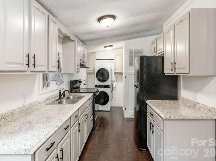 37 Camden Way, Rosman, NC 28772.  MLS# CAR4366138, YatesRealty ID 13983. Kitchen