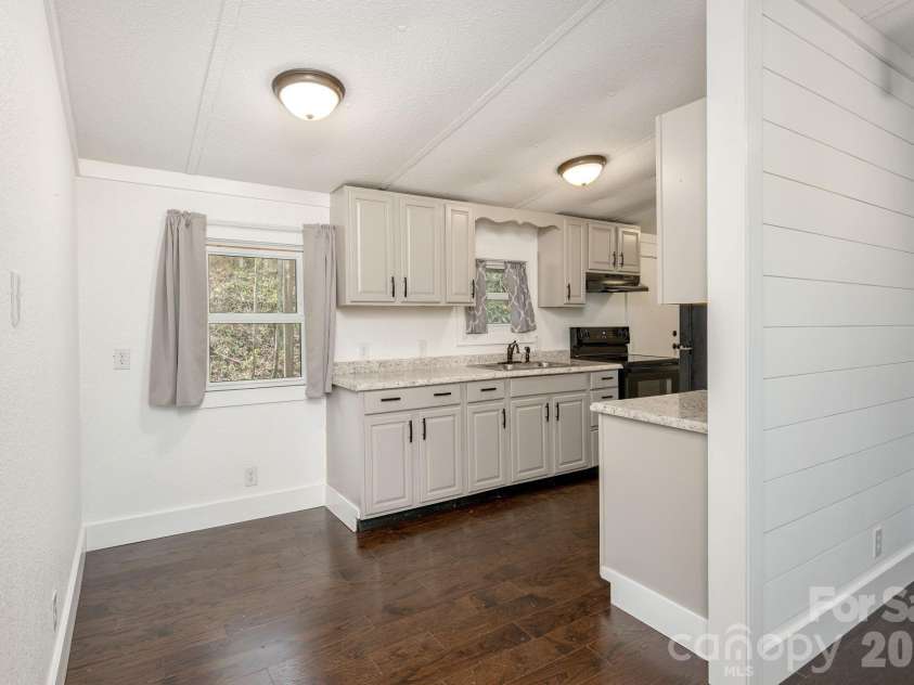 37 Camden Way, Rosman, NC 28772.  MLS# CAR4366138, YatesRealty ID 13983. Kitchen/Dining Area