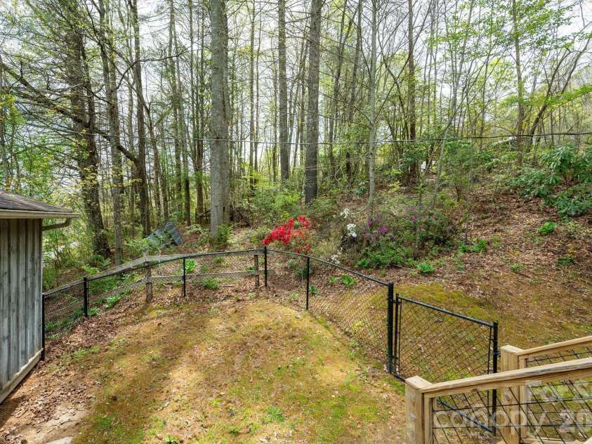 37 Camden Way, Rosman, NC 28772.  MLS# CAR4366138, YatesRealty ID 13983. Perfect for pets or small children
