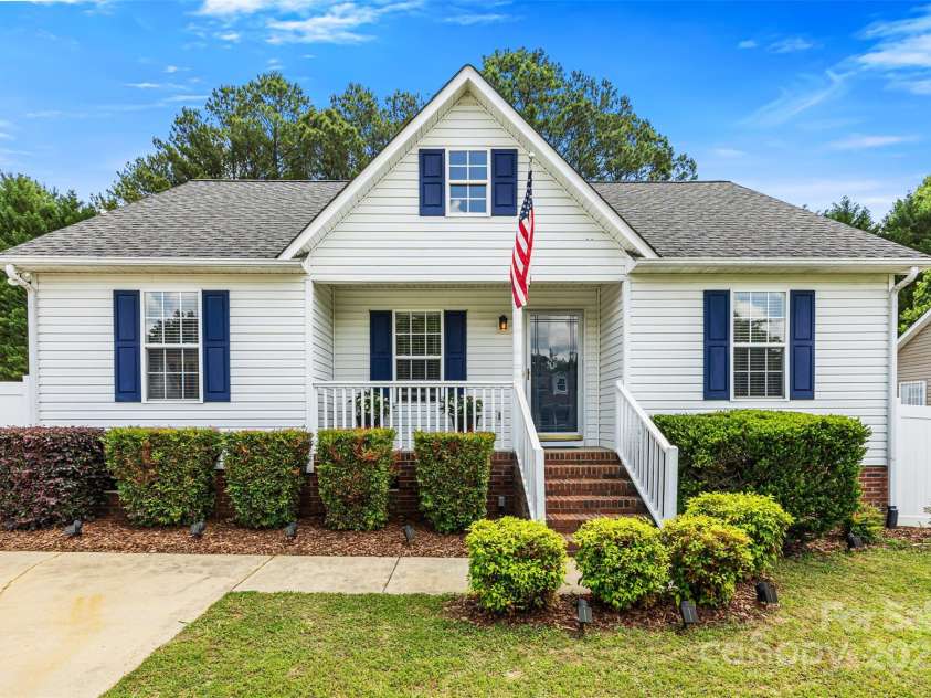 311 Masters Drive, Rock Hill, SC 29732.  MLS# CAR4252874, YatesRealty ID 13984. Welcome Home
